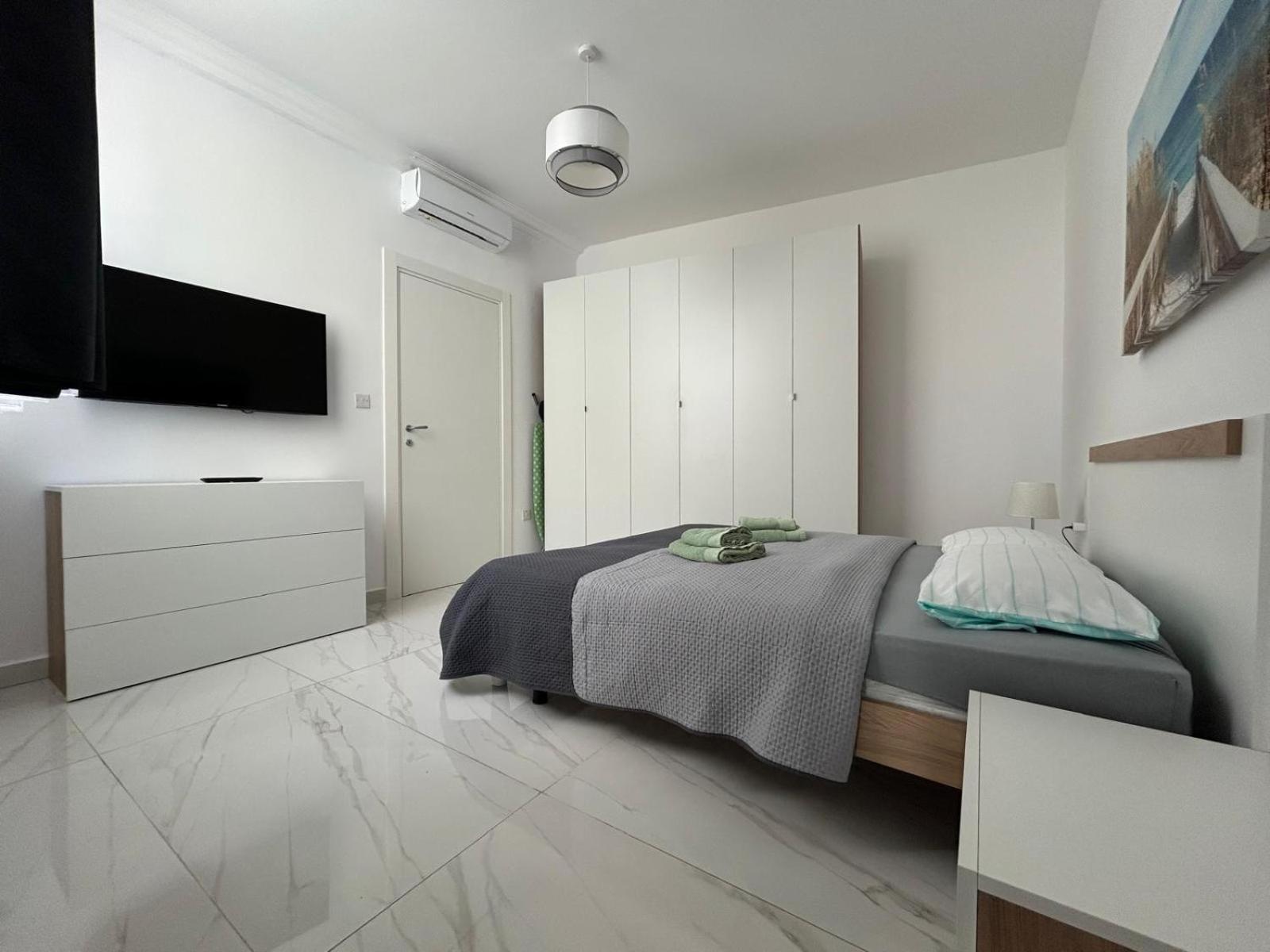Exceptional 3-Bedroom Apartment, Sliema - Tigne Point! Eksteriør billede