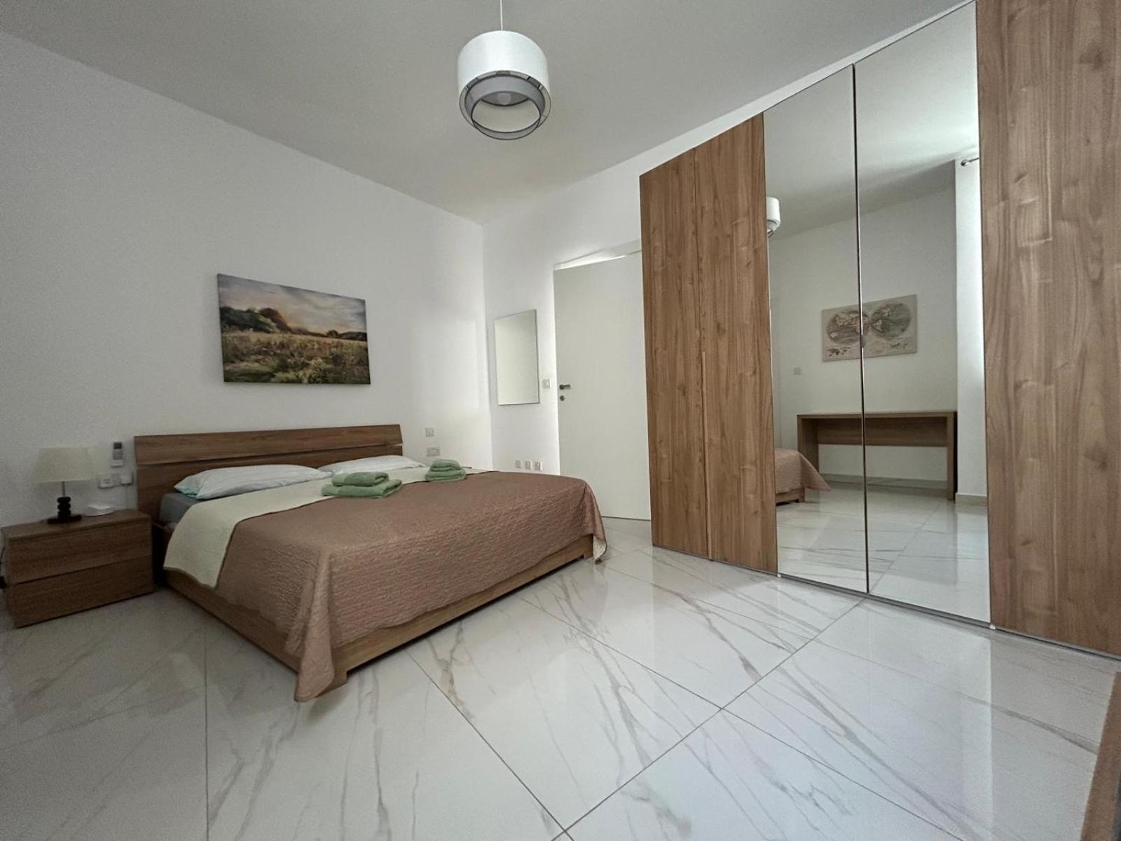 Exceptional 3-Bedroom Apartment, Sliema - Tigne Point! Eksteriør billede